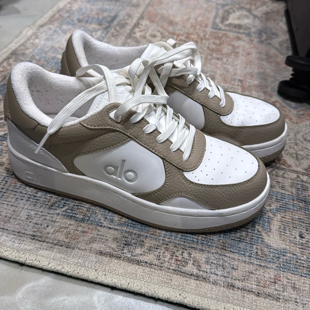 Alo sneakers size 7.5